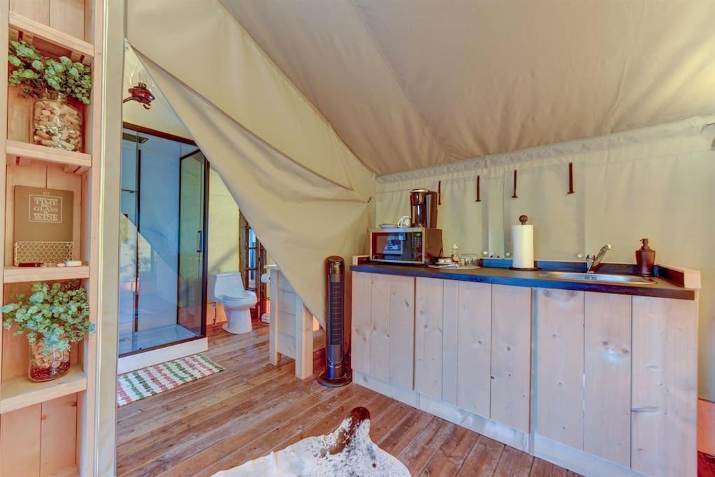 12 Fires Luxury Glamping With Heating #5 Hotel Johnson City Kültér fotó
